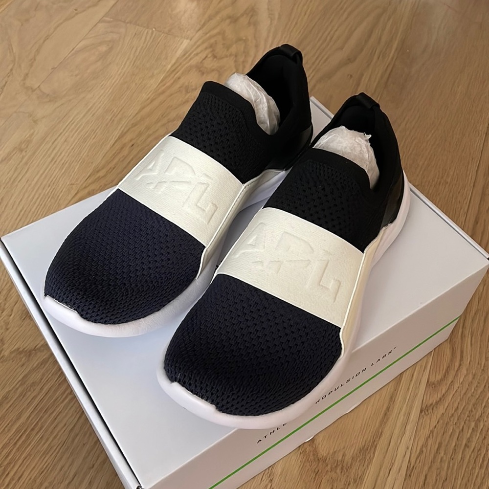 APL Women’s Techloom Bliss in Black/Pristine/Midnight - Size 7.5